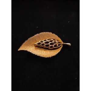 Vintage Signed Jonette Jewelry JJ Etched Leaf Gold Tone Pin Brooch Elm Poplar 3D